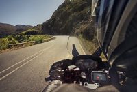 wunderbare tomtom rider 420 motorrad navi 43 zoll mit kurvigen und bergigen strecken speziell fur motorrader karten updates europa 48 lander tomtom traffic und radarkameras freisprechen foto