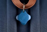 schone lapa 2 bluetooth tracker finden sie schlussel geldborse tasche haustiere und sogar ihr smartphone blau schwarz weiss bild