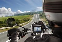 wunderbare tomtom rider europe v4 motorradnavigationsgerat 109 cm 43 zoll display free lifetime maps europa 45 kurvenreiche strecke tyre pro schwarz foto